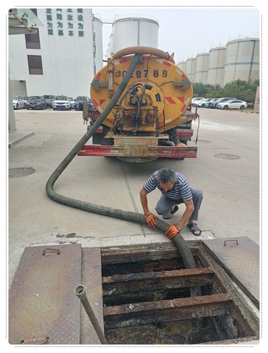 金波乡隔油池清掏