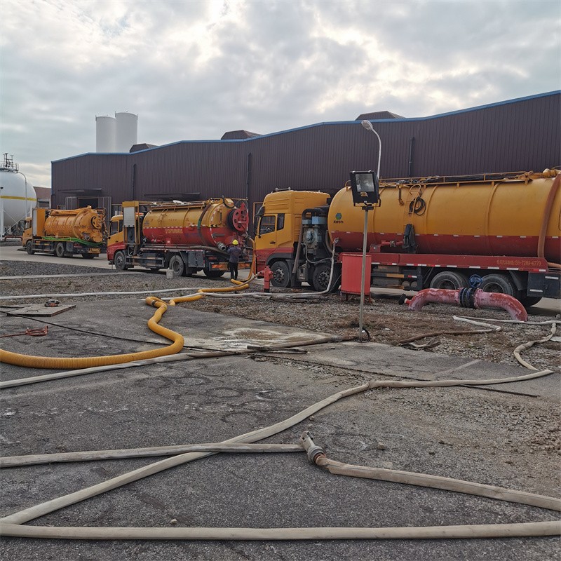 金波乡污水池清理