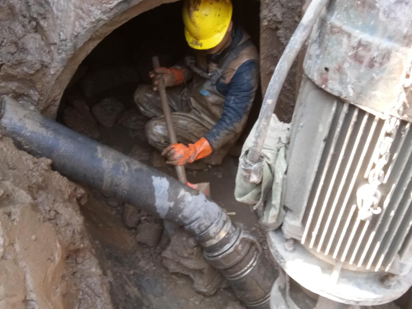 金波乡管道清淤